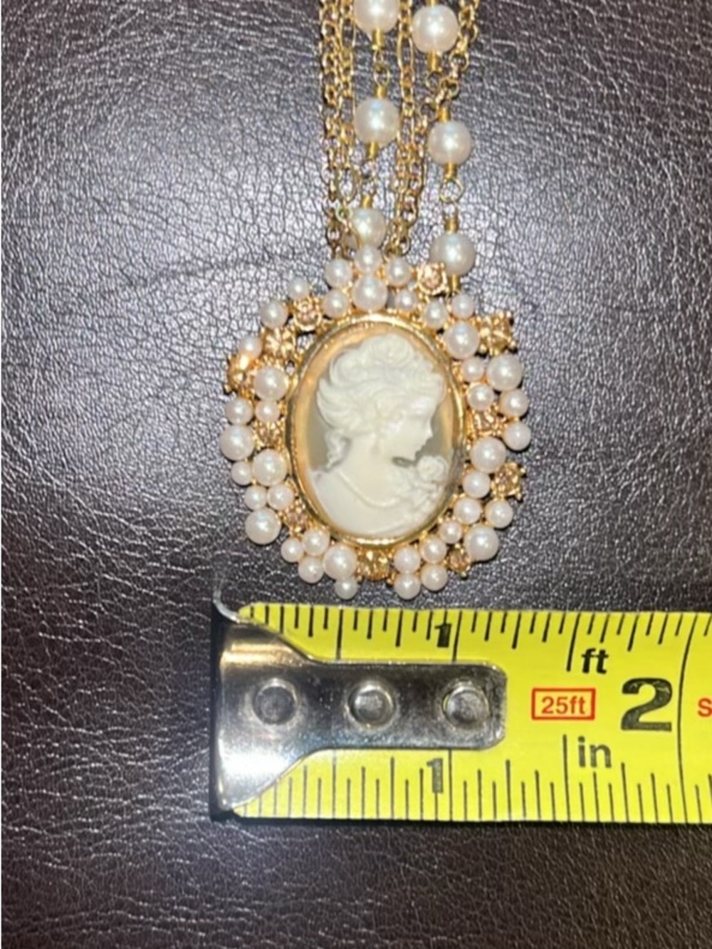 Miriam Haskell designed for Danbury Mint cameo gold tone faux pearl necklace - Picture 8 of 9